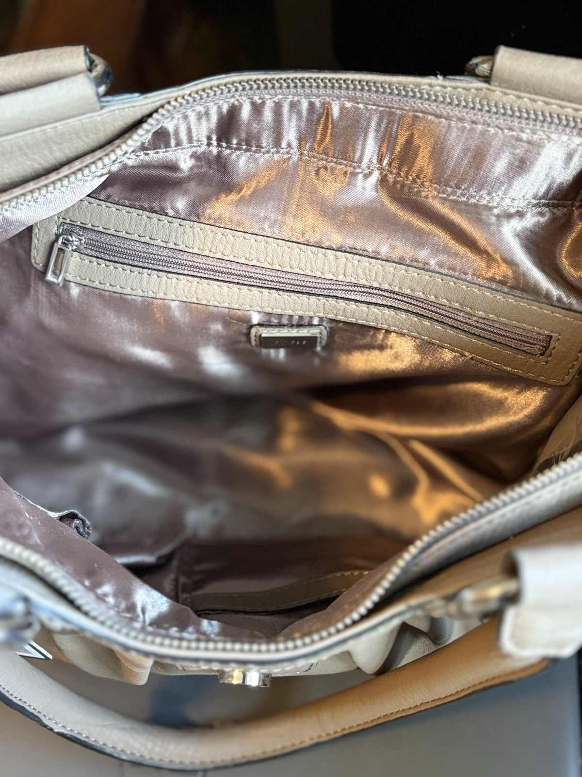 GUESS Women’s Handbag Tapue