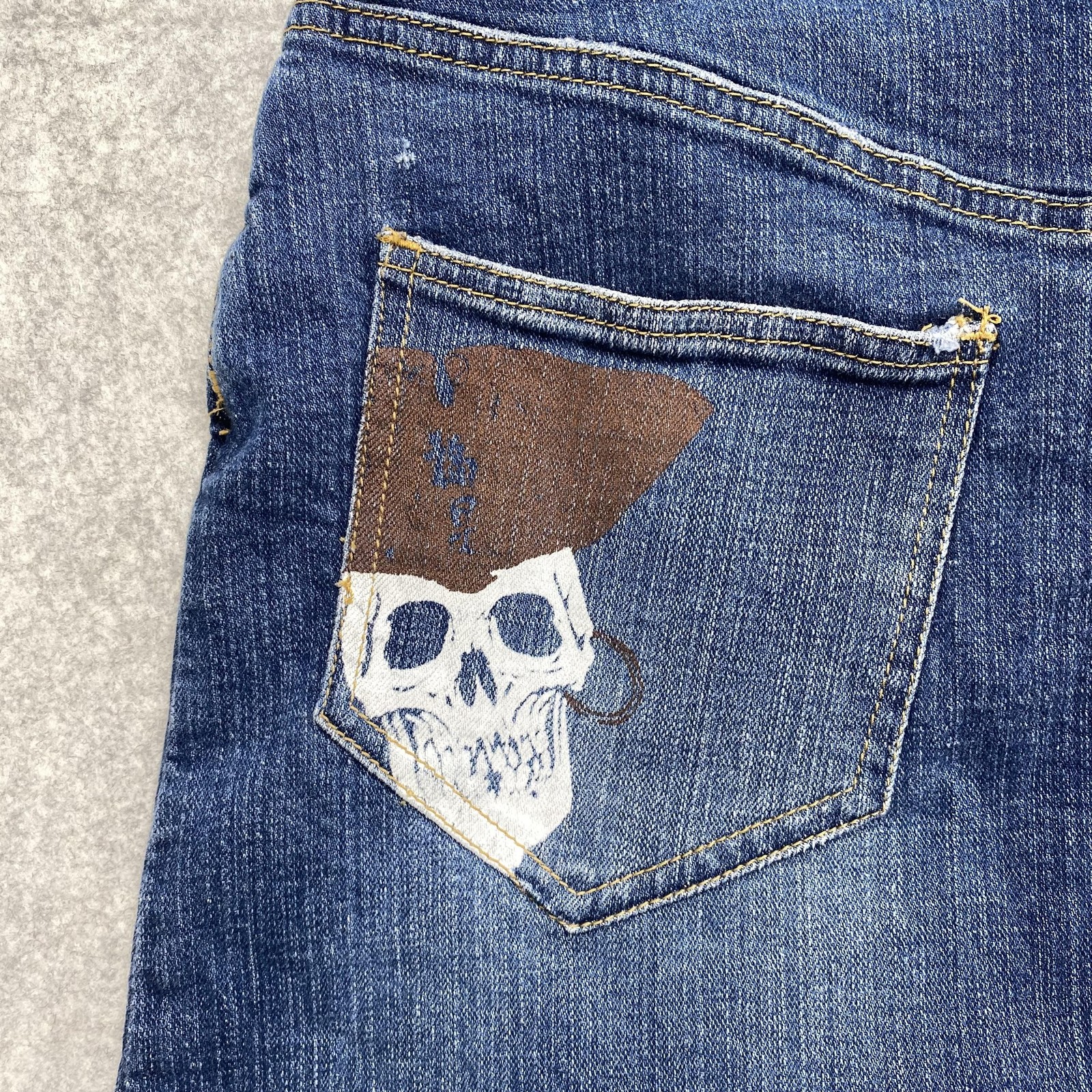 Disney Store Skirt Womens 6 (30 Waist) Blue Pirates Of The Caribbean Skull Mini
