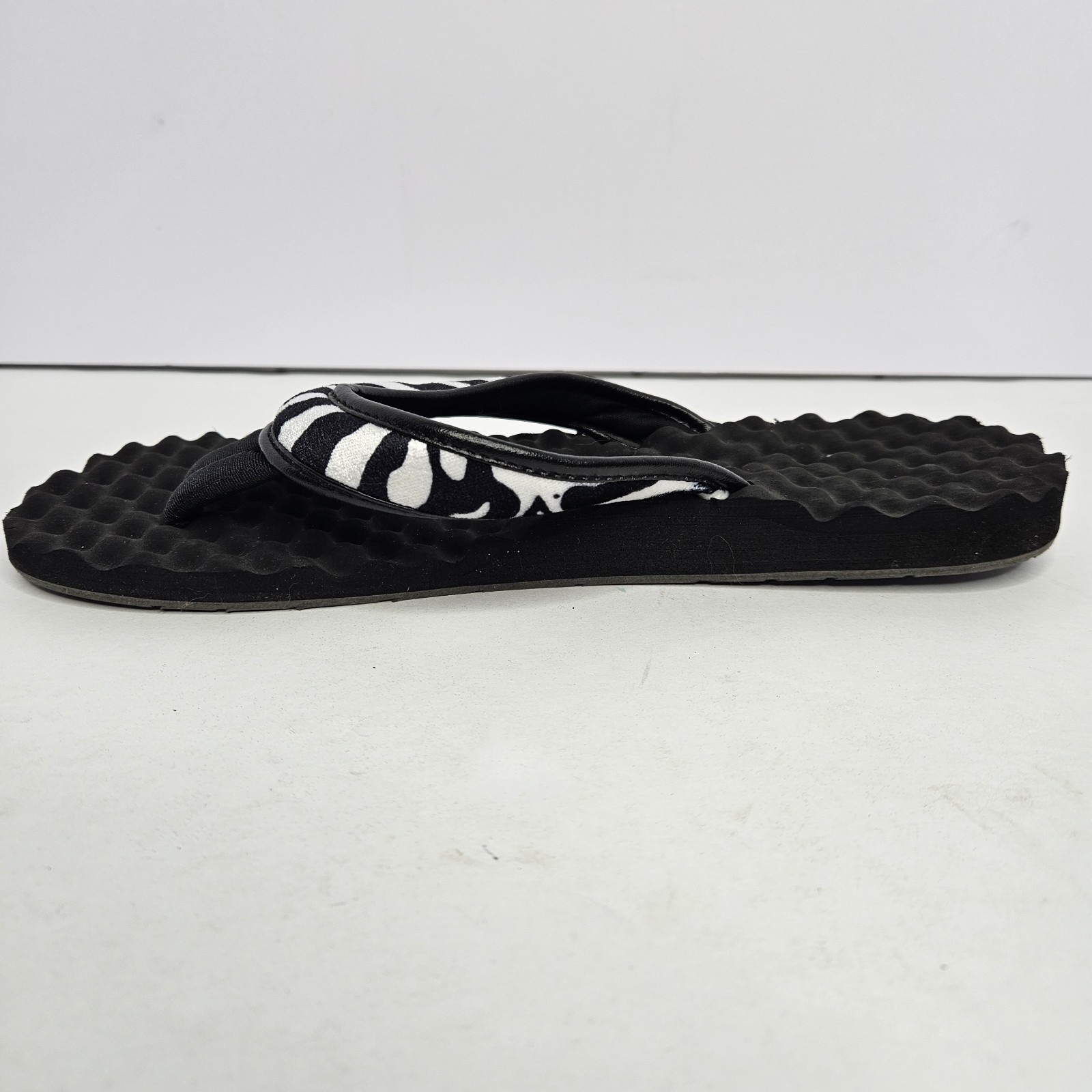 Pedi Couture Black Zebra Flip Flops Heel To Toe 11 1/4″