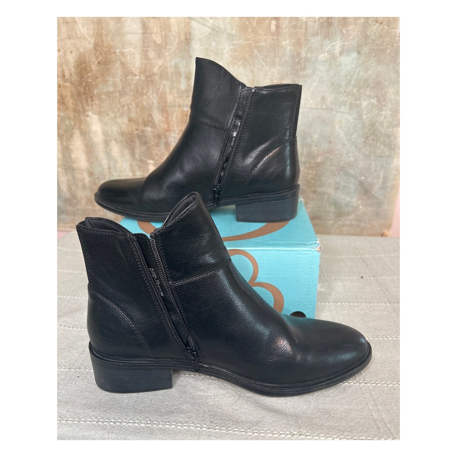 BareTraps Alona Women’s Black Block Heel Ankle Bootie Microfiber Footbed Size 9M