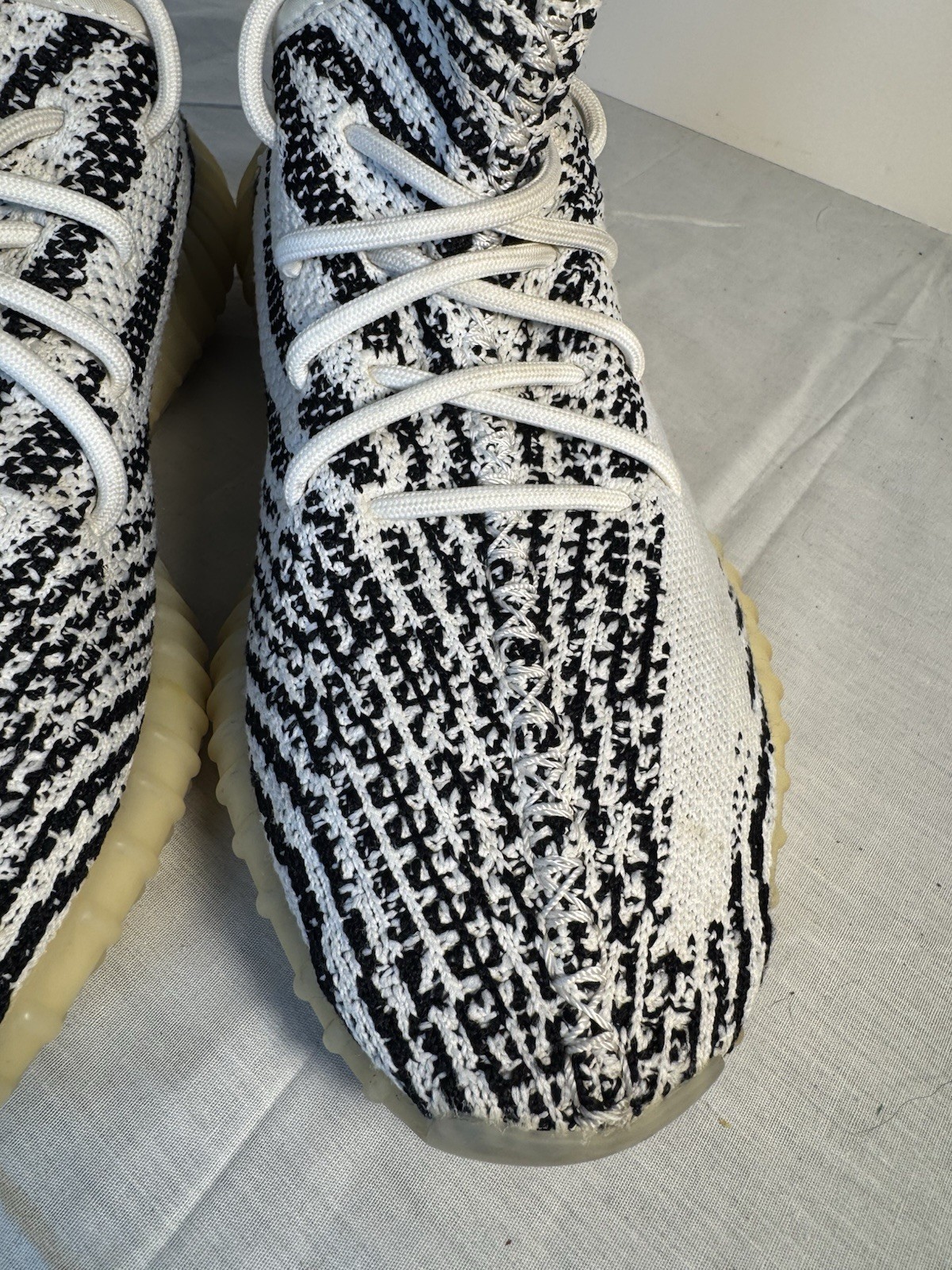 Size 9.5 – adidas Yeezy Boost 350 V2 Low Zebra