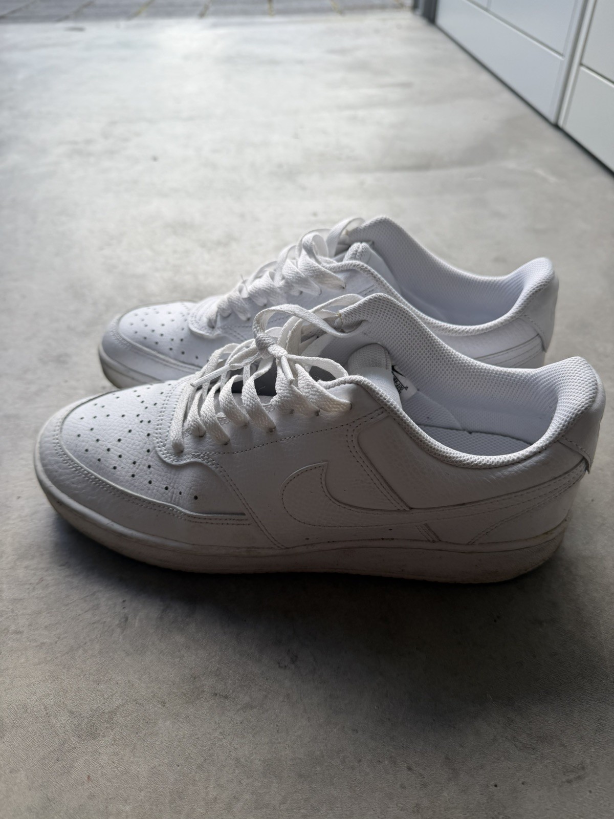 Nike Court Vision Low Men’s Sneakers Triple White, Size 9.5