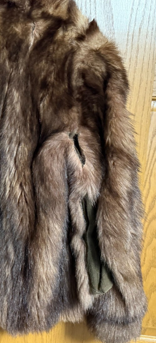 Fur – Beaver Short Jacket from Hartzfeld’s in Kansas City Size S/M VTG.
