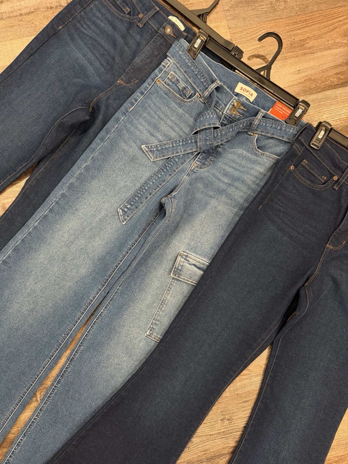 (3) Sophia Vergara Jeans Size 4