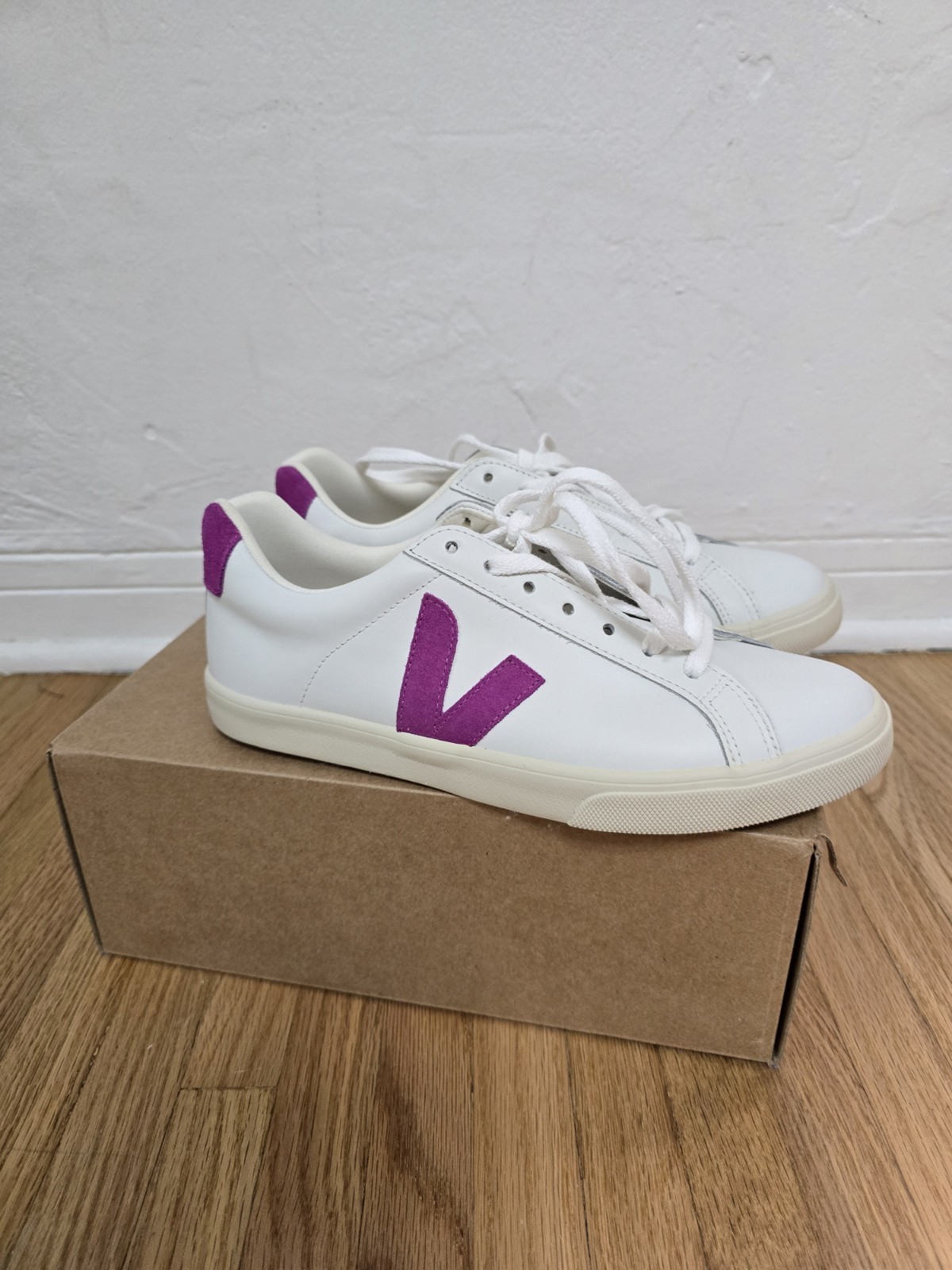 NWT Unisex Esplar Logo Leather Sneakers Ultraviolet Extra White W9/M7