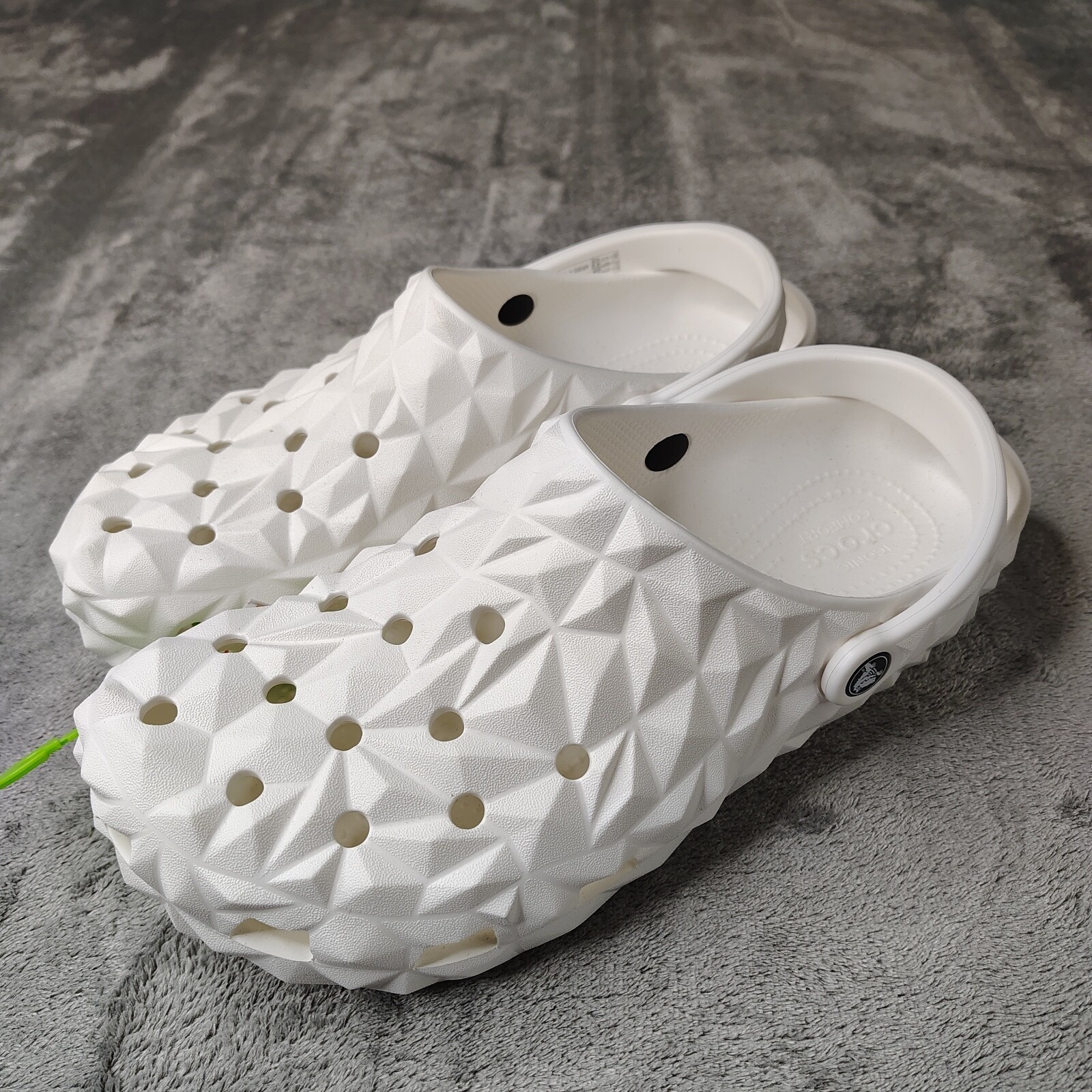 Crocs Geo Classic Clog Mens Size 10 White Geometric Textured Slip On Shoes