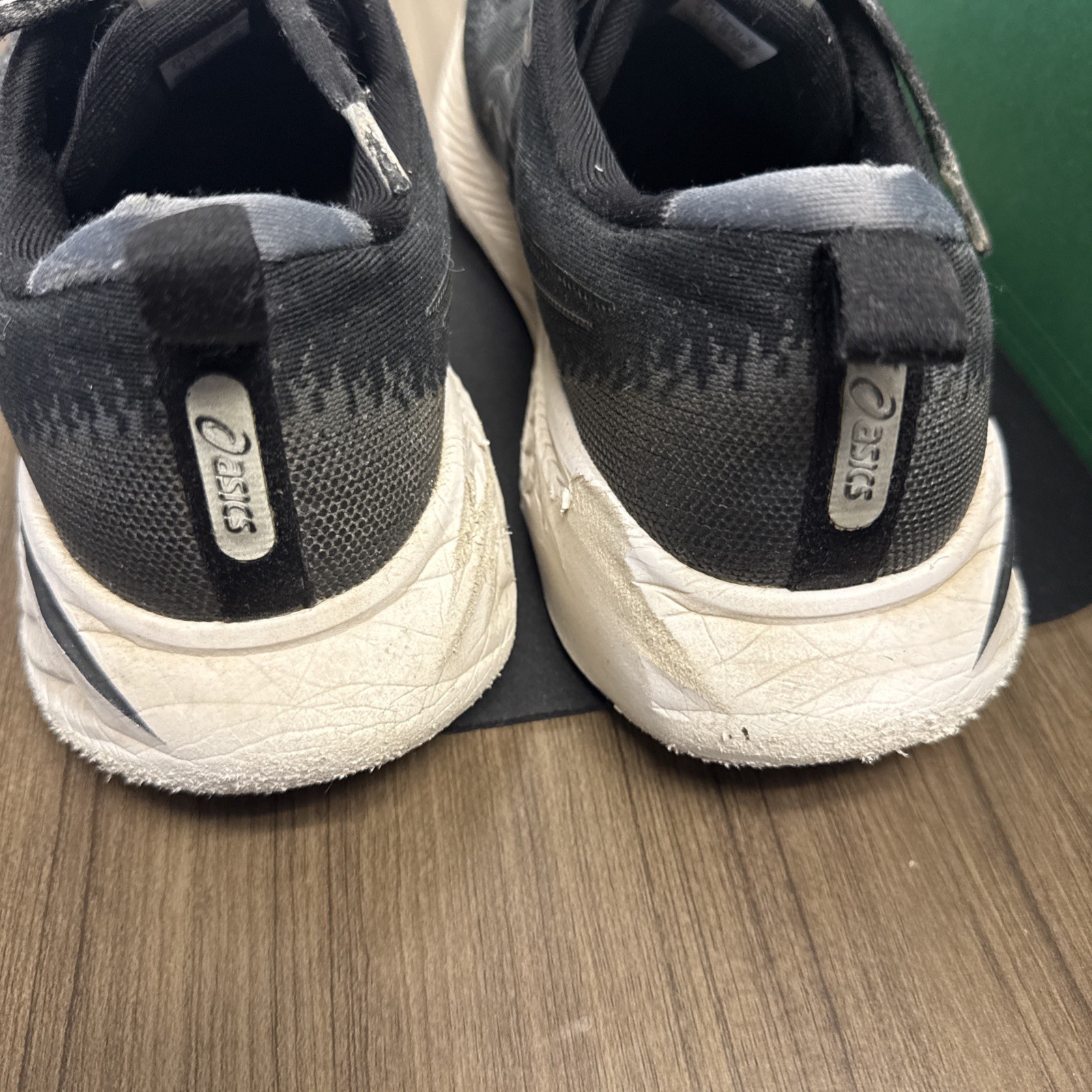 US 9 – x ASICS Gel Cumulus 16 TG Grey Black White