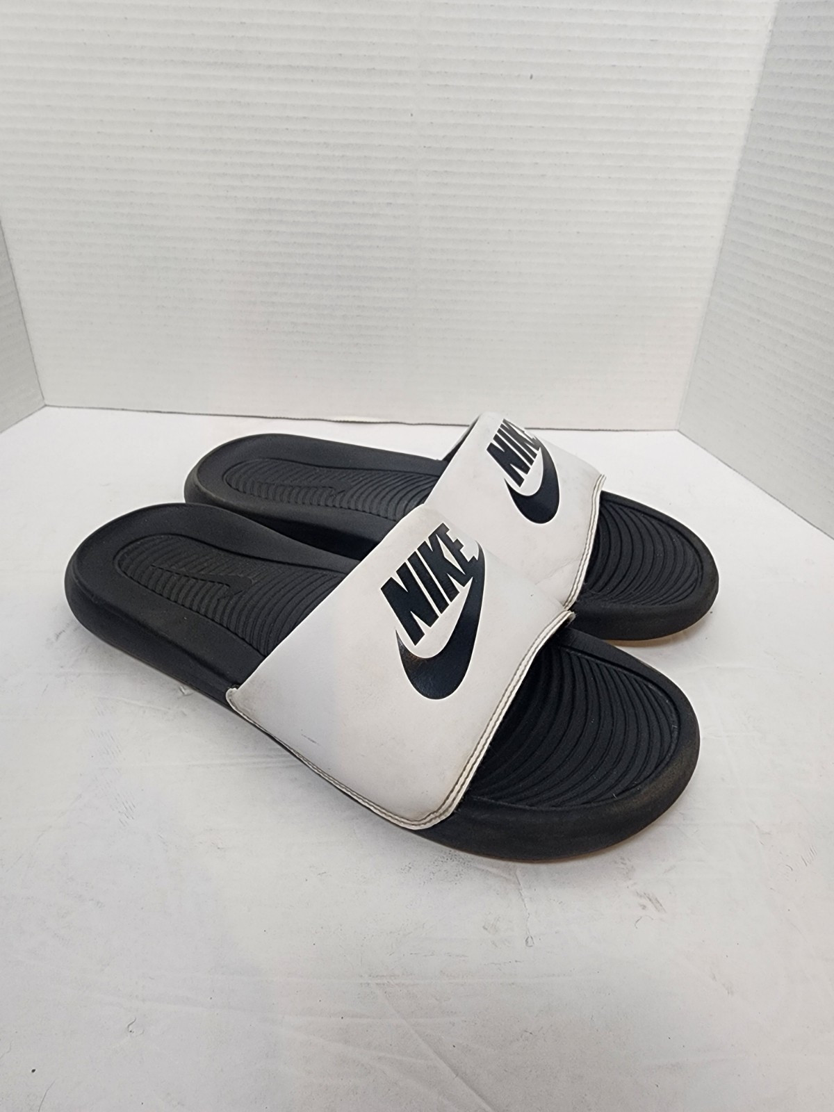 Nike Victory One Slides Mens Sz 10 Black White Sandals Swoosh CN9675-005