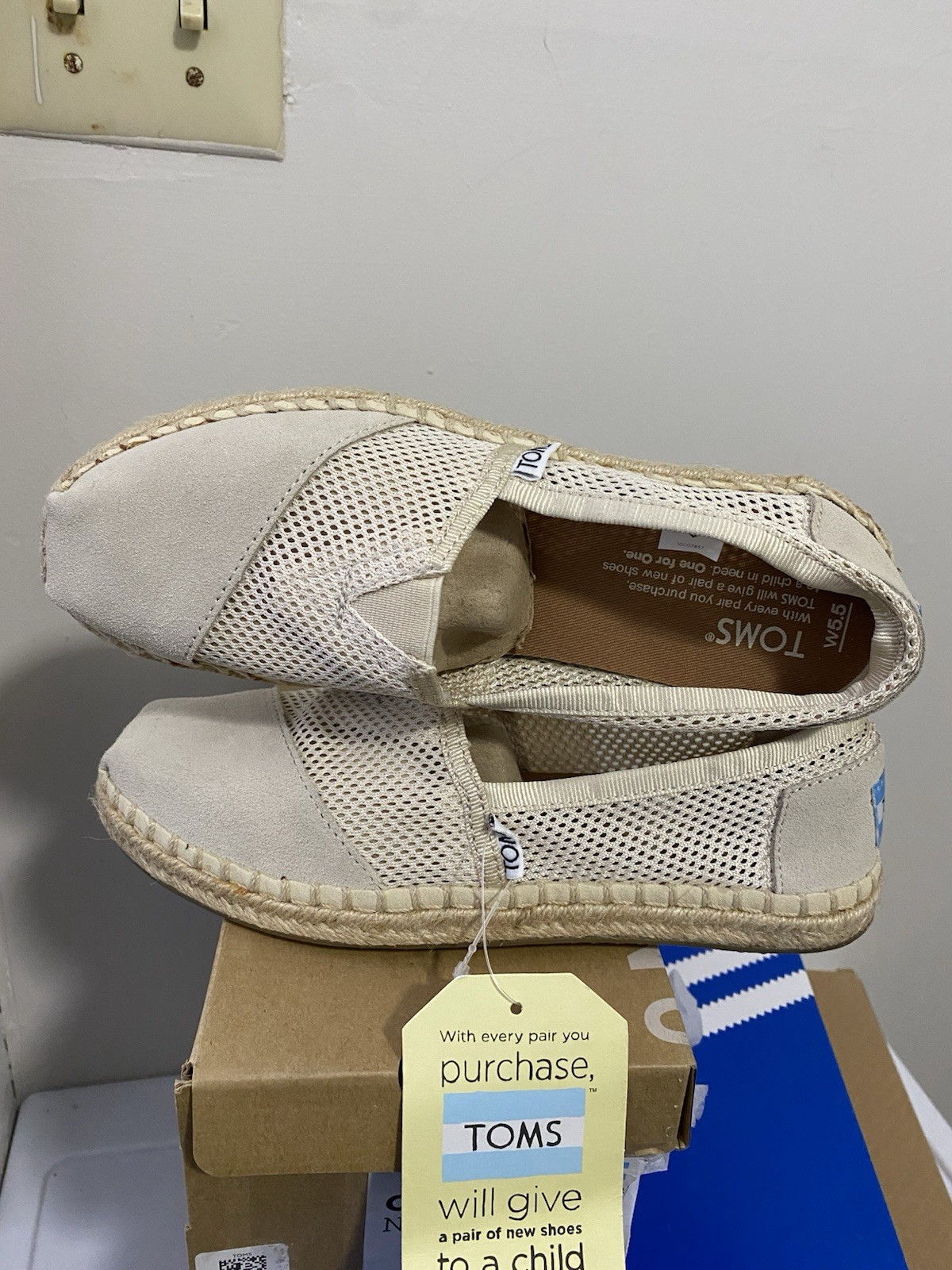 TOMS Women’s Beige Mesh Slip-On Flats Round Toe Breathable Casual US 5.5