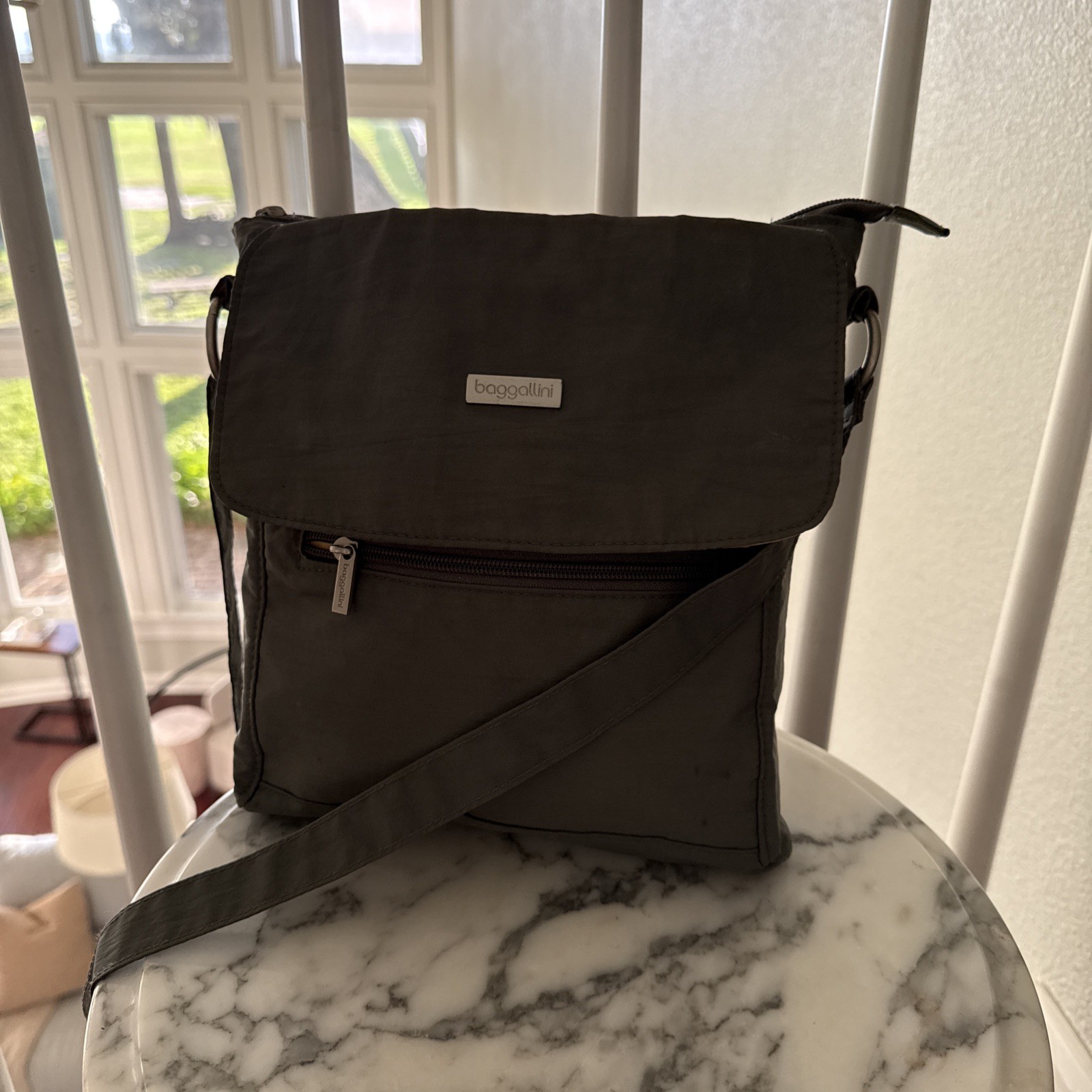 Baggallini Town Bagg 11×11 Crossbody Shoulder Bag Purse Gray
