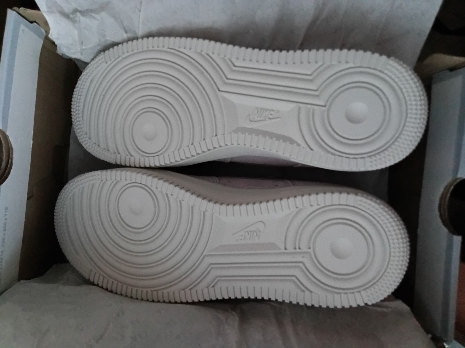 Nike Wmns Air Force 1 ’07 SE Size 9 US
