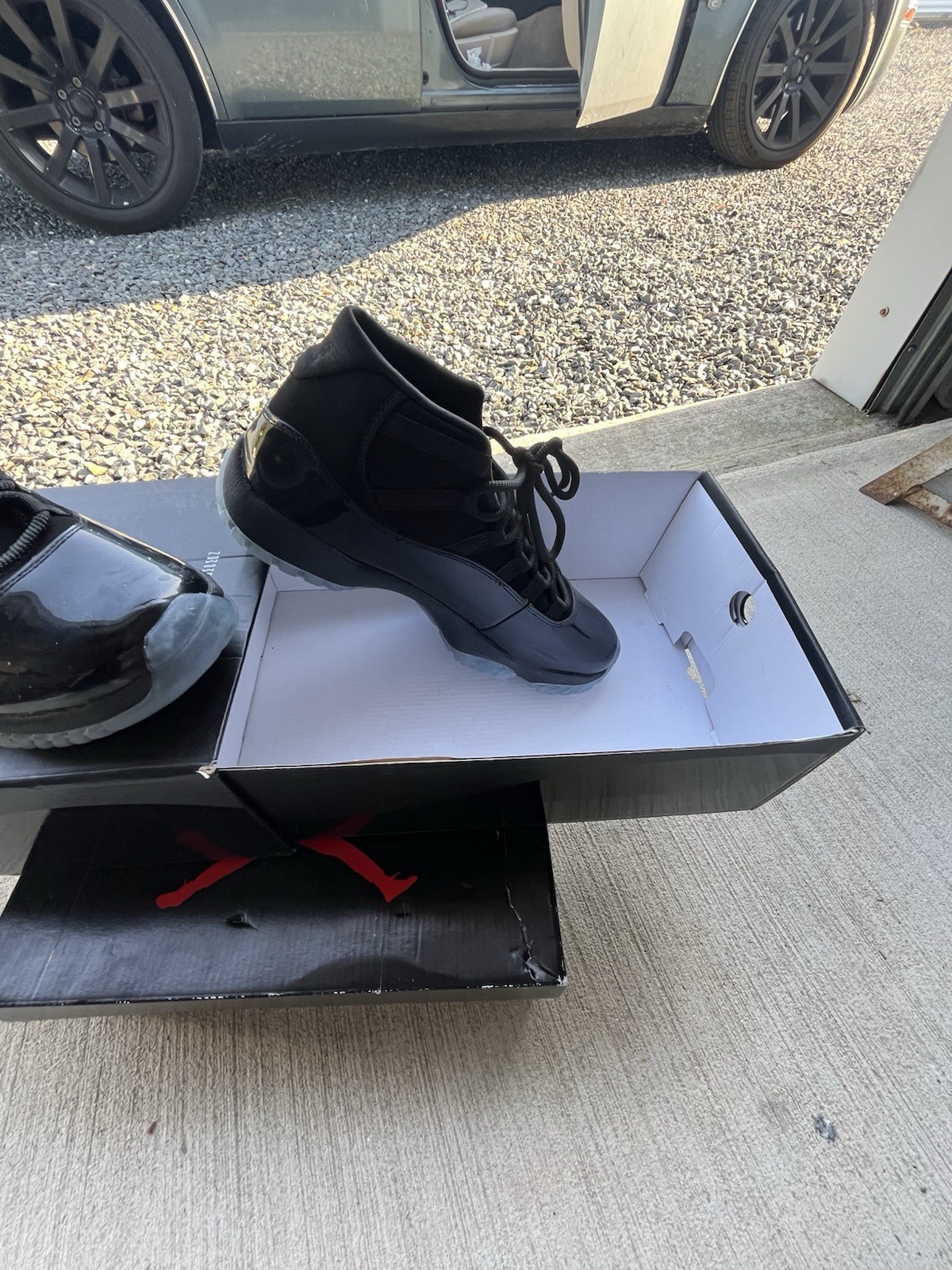 Jordan 11 cap n gown black size 11
