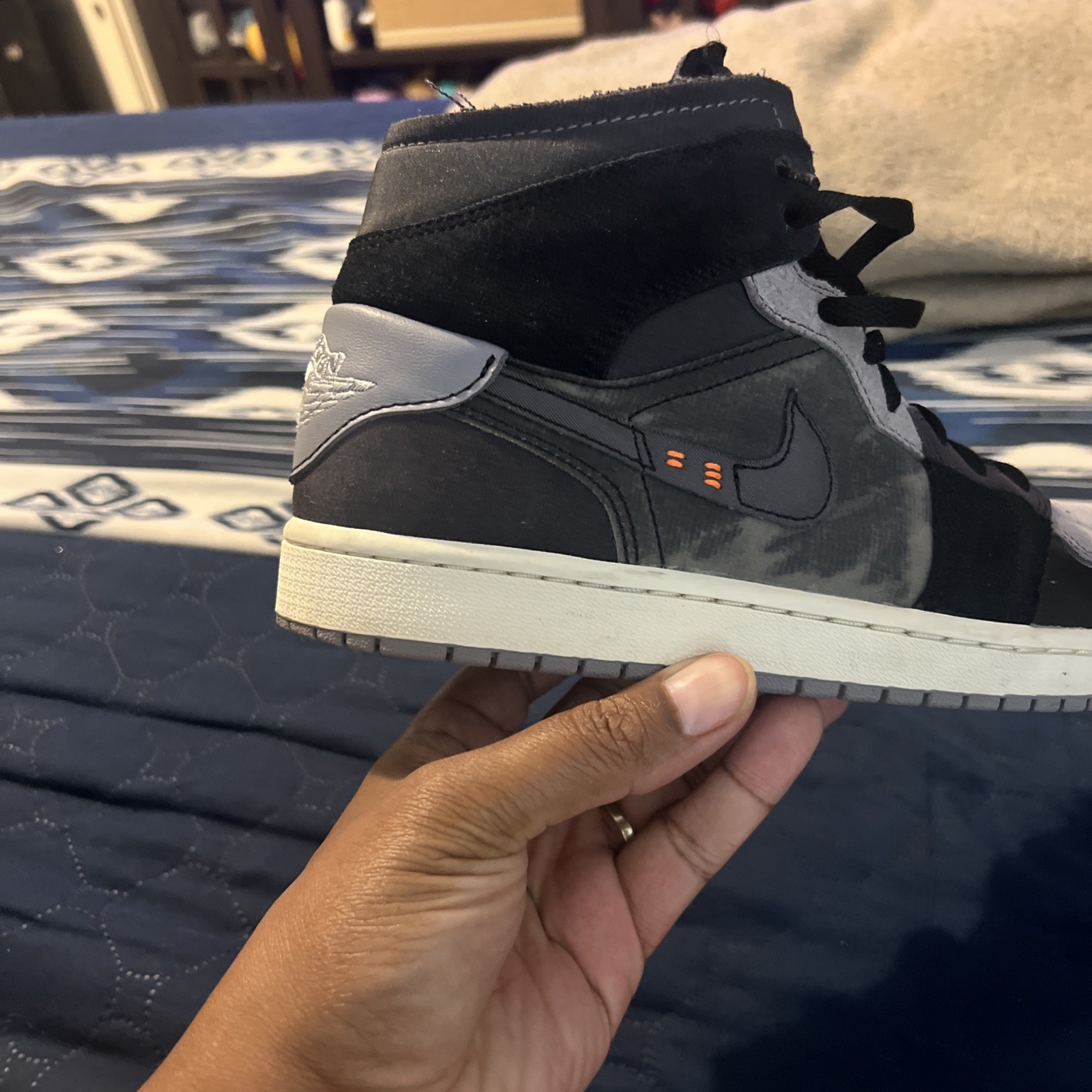 0680) Nike Air Jordan 1 Mid SE Craft “Inside Out” BLACK/GREY DM9652-001 Size 9.5
