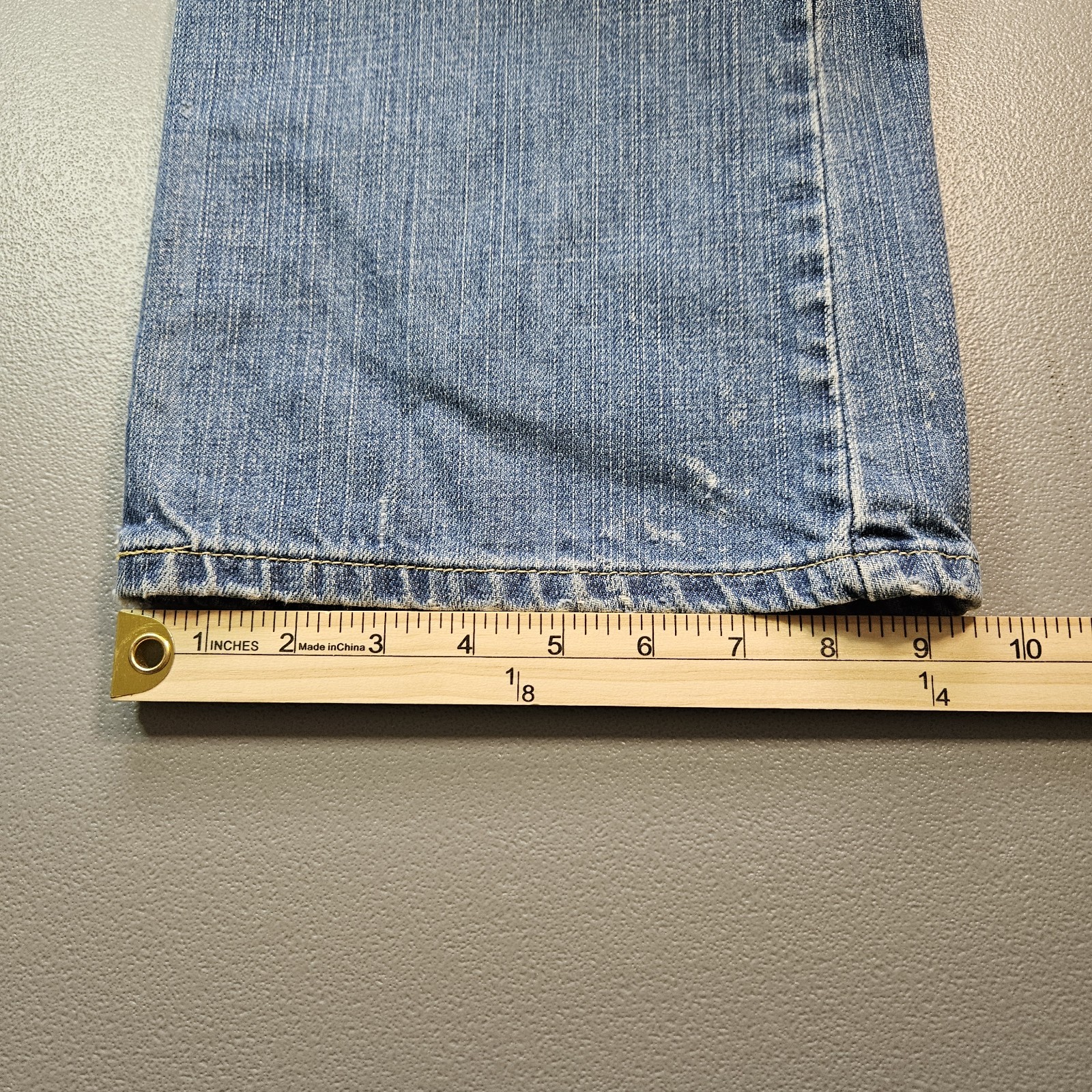 Levi’s 527 Denim Jeans Low Boot Cut Men’s 33×34 Blue Distressed Med Wash