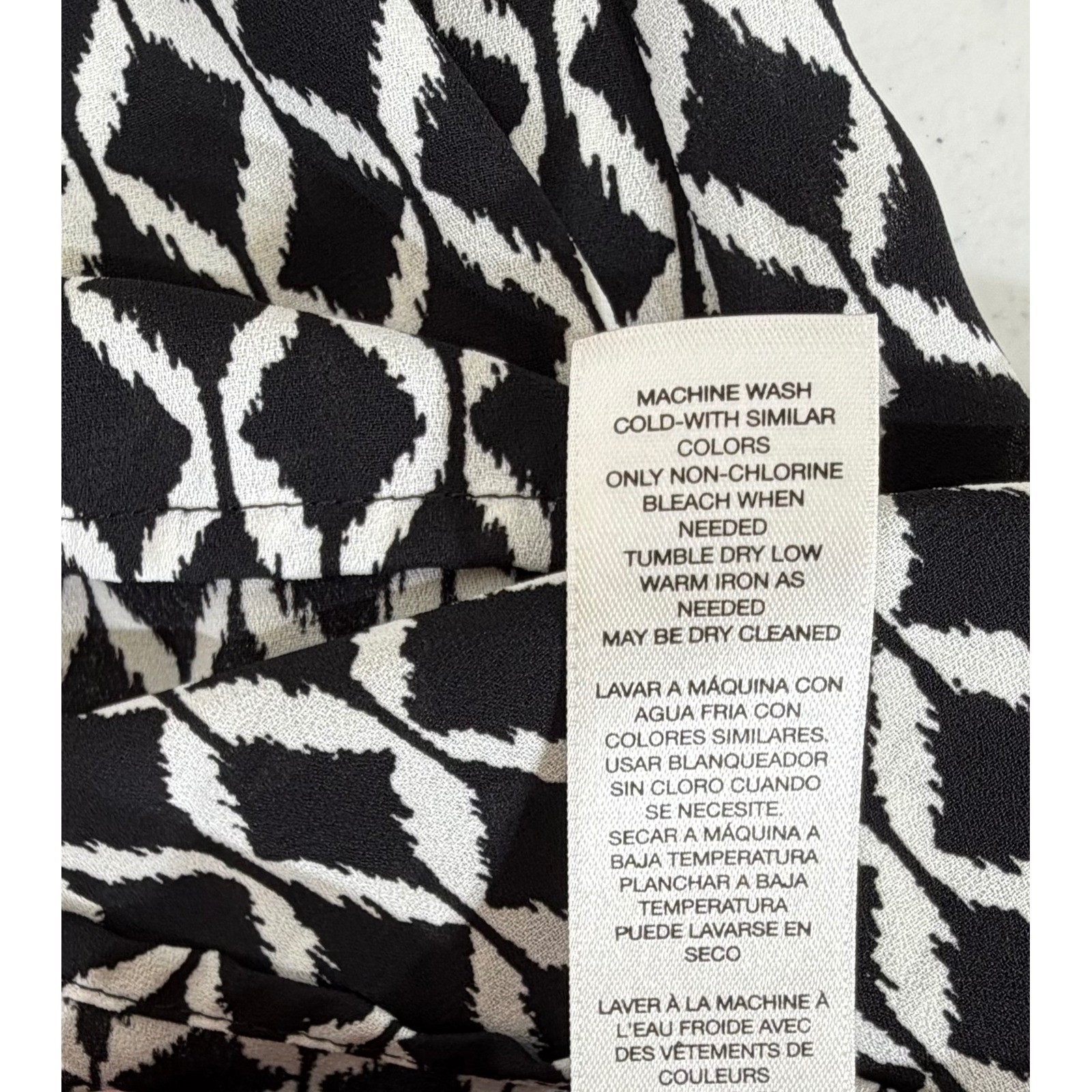Chicos Blouse Size 1 or Medium Black White Ikat V-Neck Tunic High-Low Layered