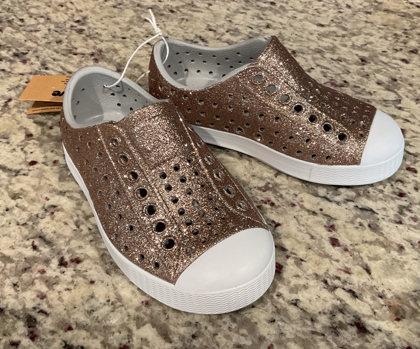 NATIVE JEFFERSON BLING Metal Bling/White Slip-On Sneaker Kids’ Sz 8 MSRP $55