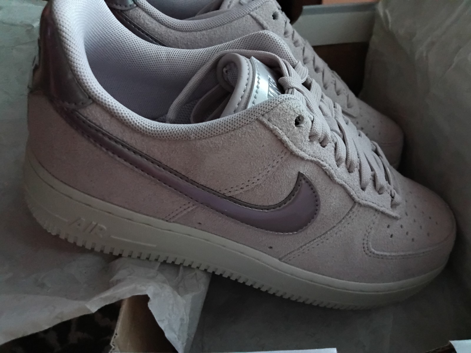 Nike Wmns Air Force 1 ’07 SE Size 9 US