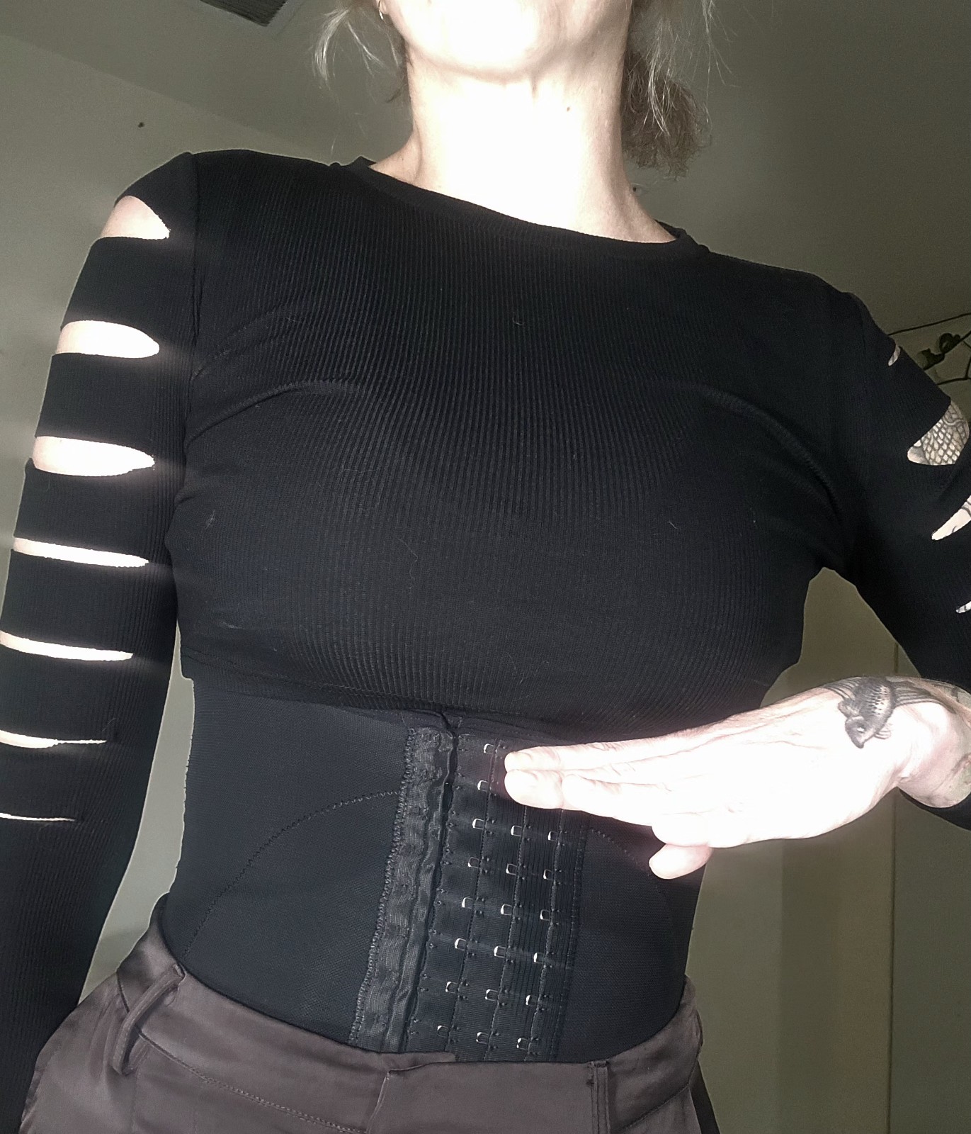 SHEIN Women’s Black Solid Knit Cropped Cut-Out Top S Round Neck Long Sleeve