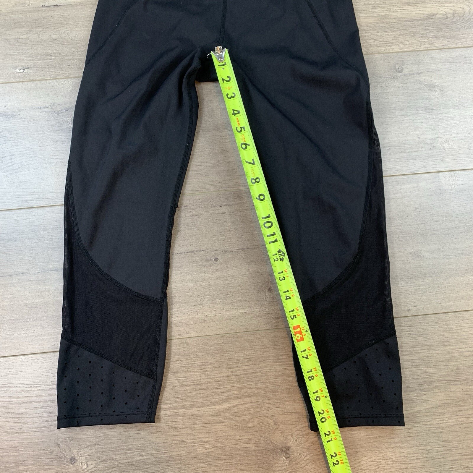 Athleta Laser Mesh Sonar Capri Leggings Women’s Small Black Activewear Workout