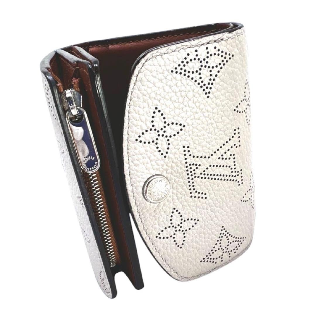 Extremely Beautiful Louis Vuitton Mahina Greige x Mocha Portefeuille Iris XS