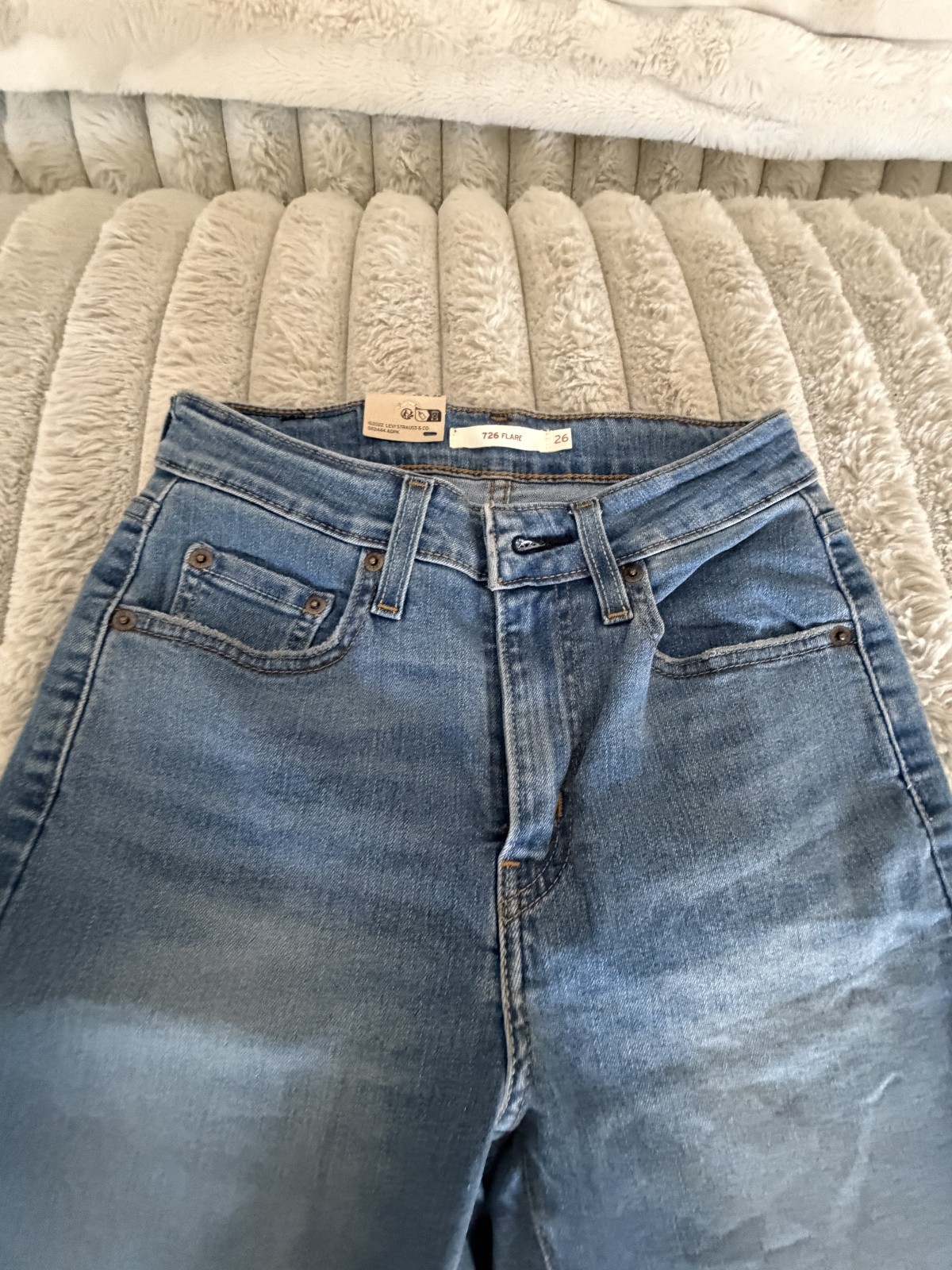 NWT Levi’s 726 High Rise Flare Jeans Women’s Size 26×32 Medium Wash Denim