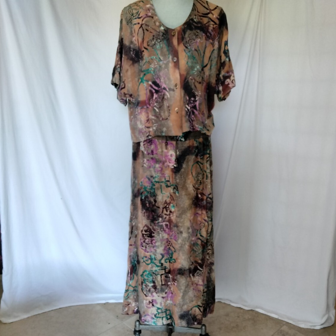 Globe Trotter Boho Hippie Artsy Short Sleeve Skirt Set With Shiny Line Design 1X