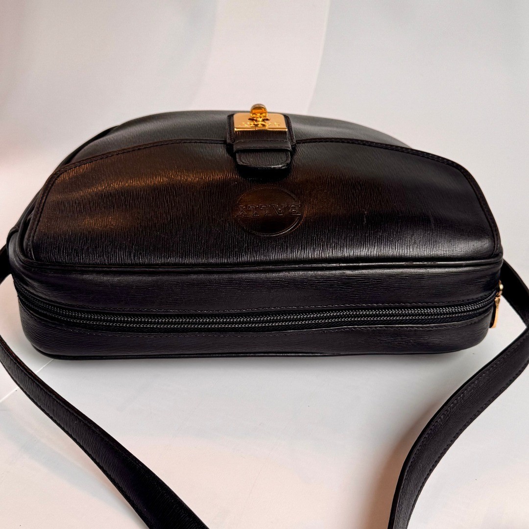 BALLY Vintage Leather Shoulder Bag Black Made in Italy Size: W:9,8 × H:7.9 in.