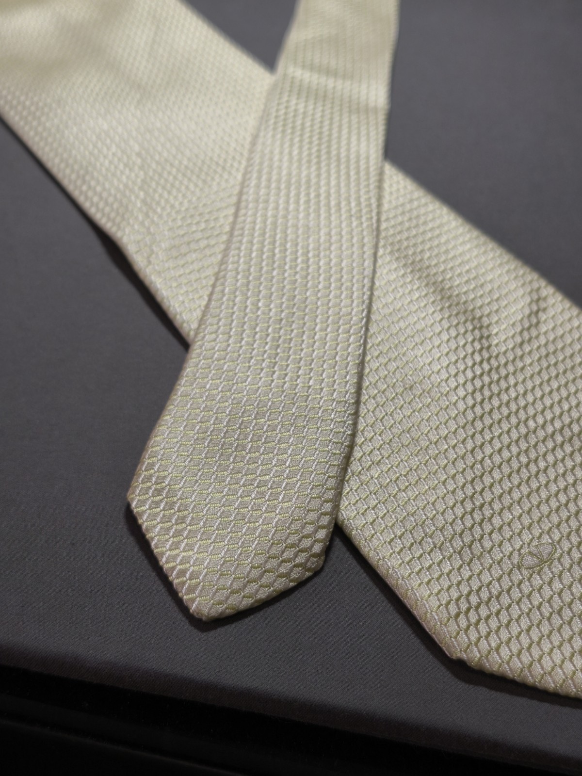 Valentino – Solid Yellow Honeycomb Silk Tie Made in Italy