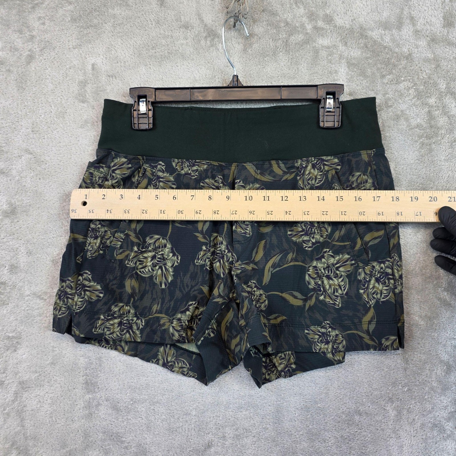 Athleta Shorts Womens 10 Green Trekkie North Printed 3.5 In Hiking Zip Pocket