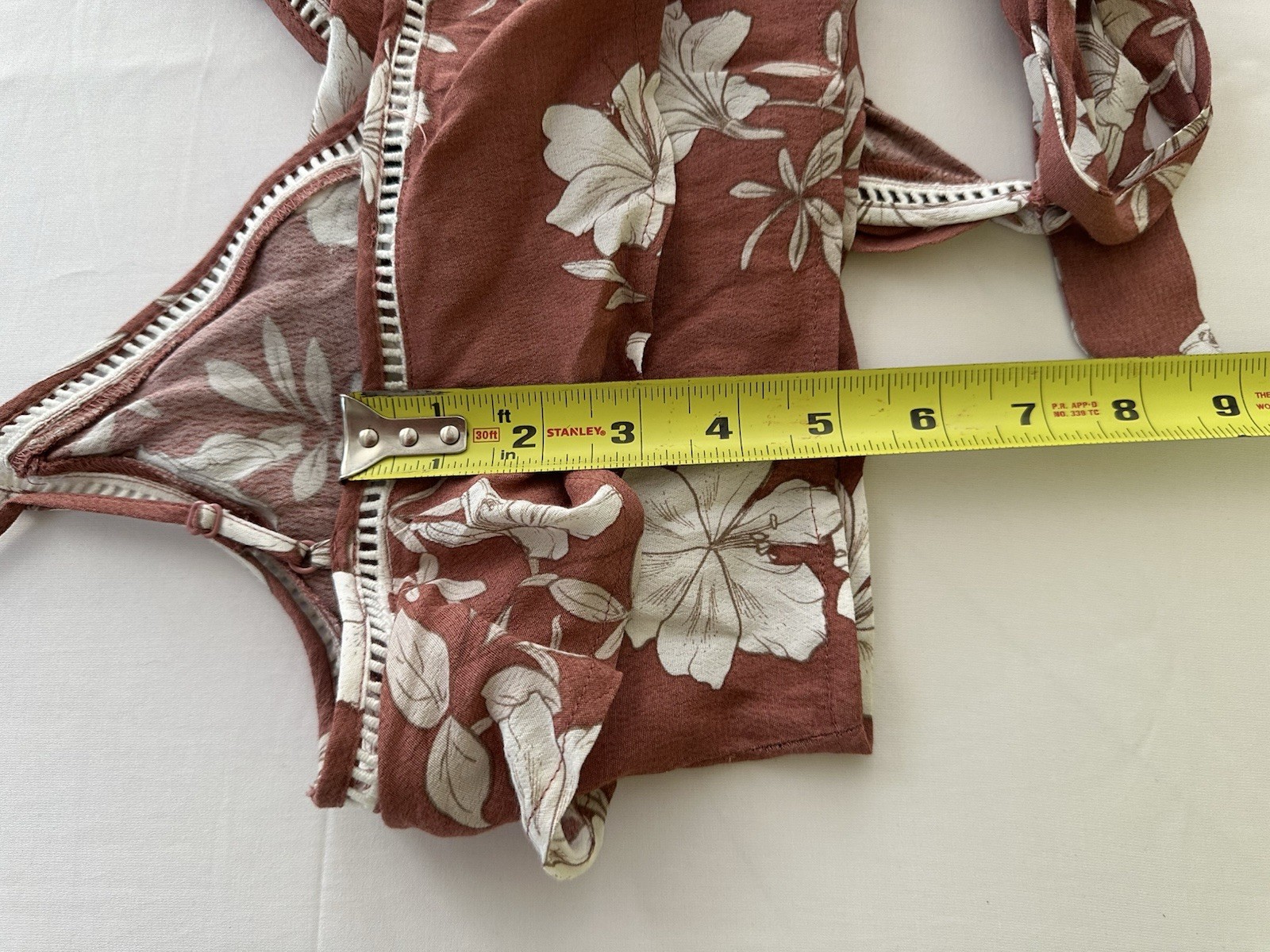 TOBI XS Brick Red/White Floral Wrap Ruffle Tie Cropped Spaghetti Strap Top