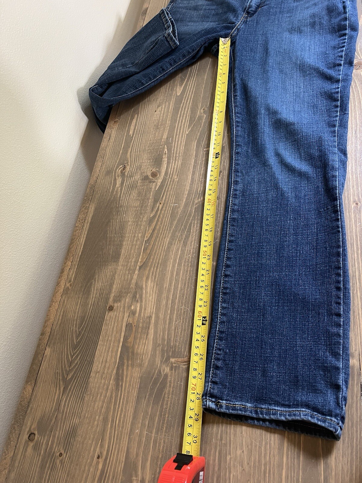 Levi’s Womens 29 Blue Medium Wash Mid Rise Classic Straight Leg Jeans