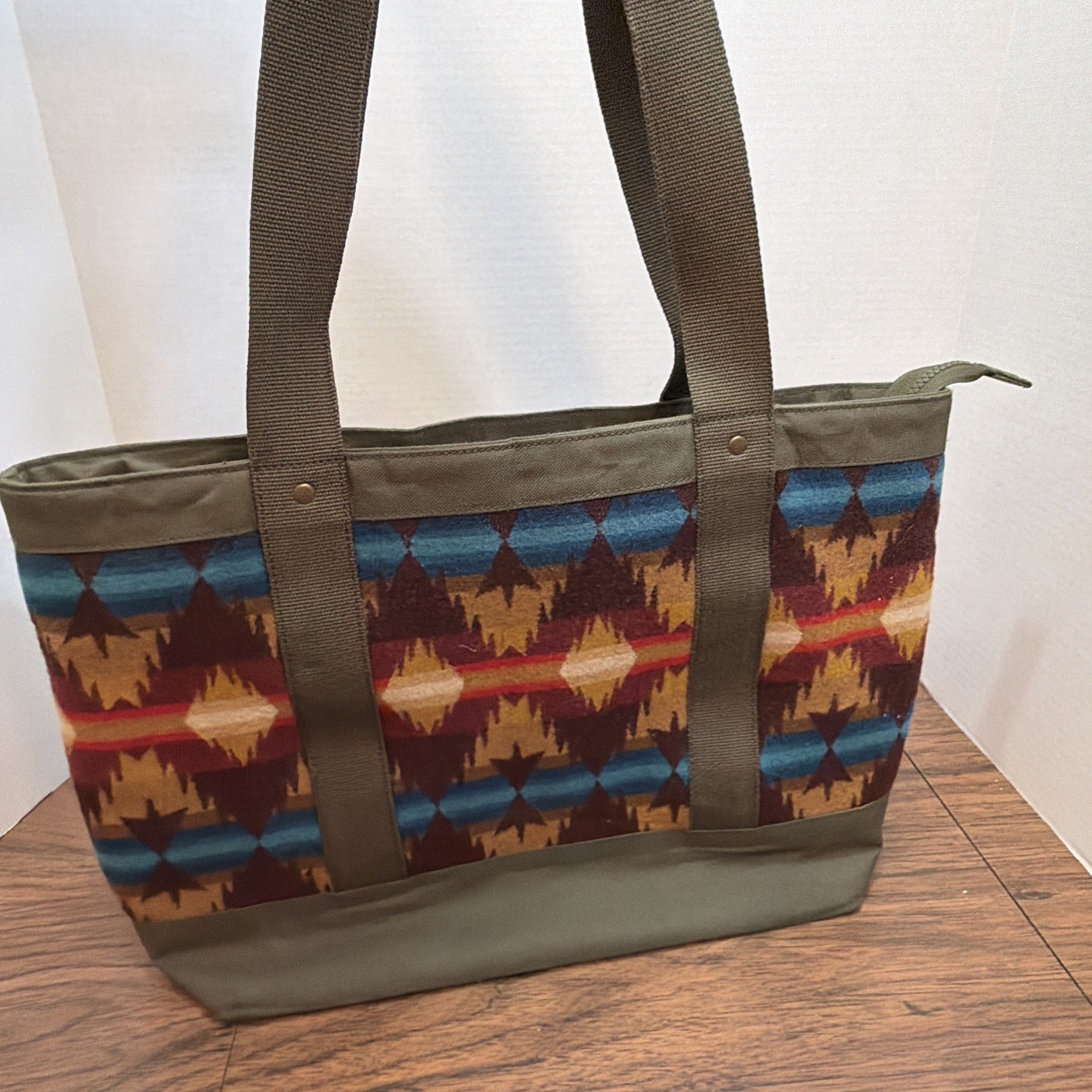 Pendleton Woolen Mills Tote Bag Aztec Southwestern – Spilt Red Polish Inside