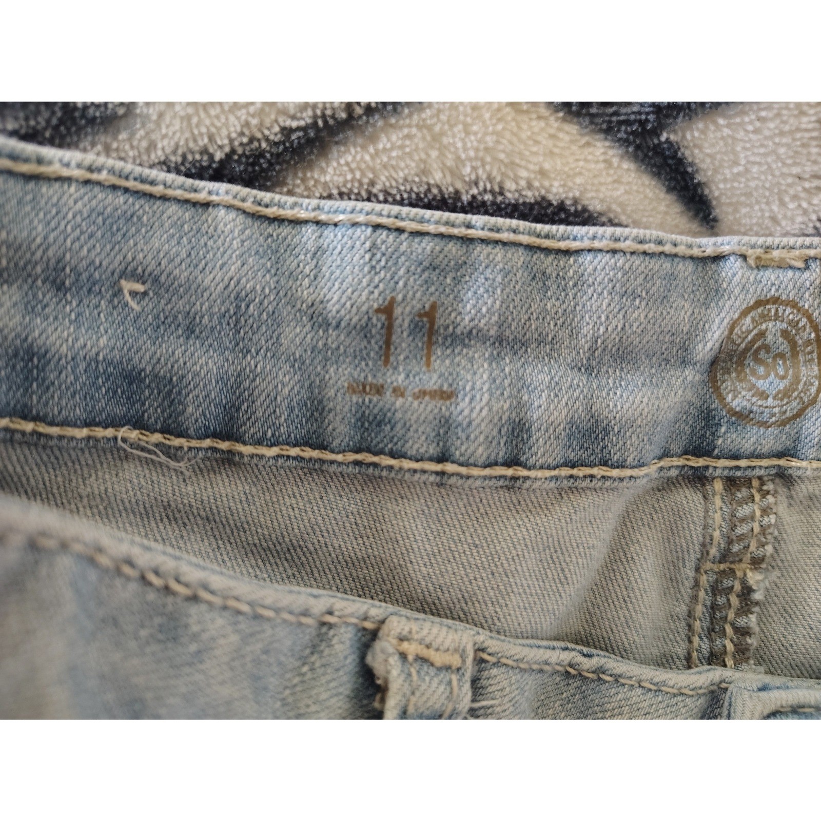 SO High Rise Jegging Denim Shorts Light Wash Blue Cuffed Size 11 Womens