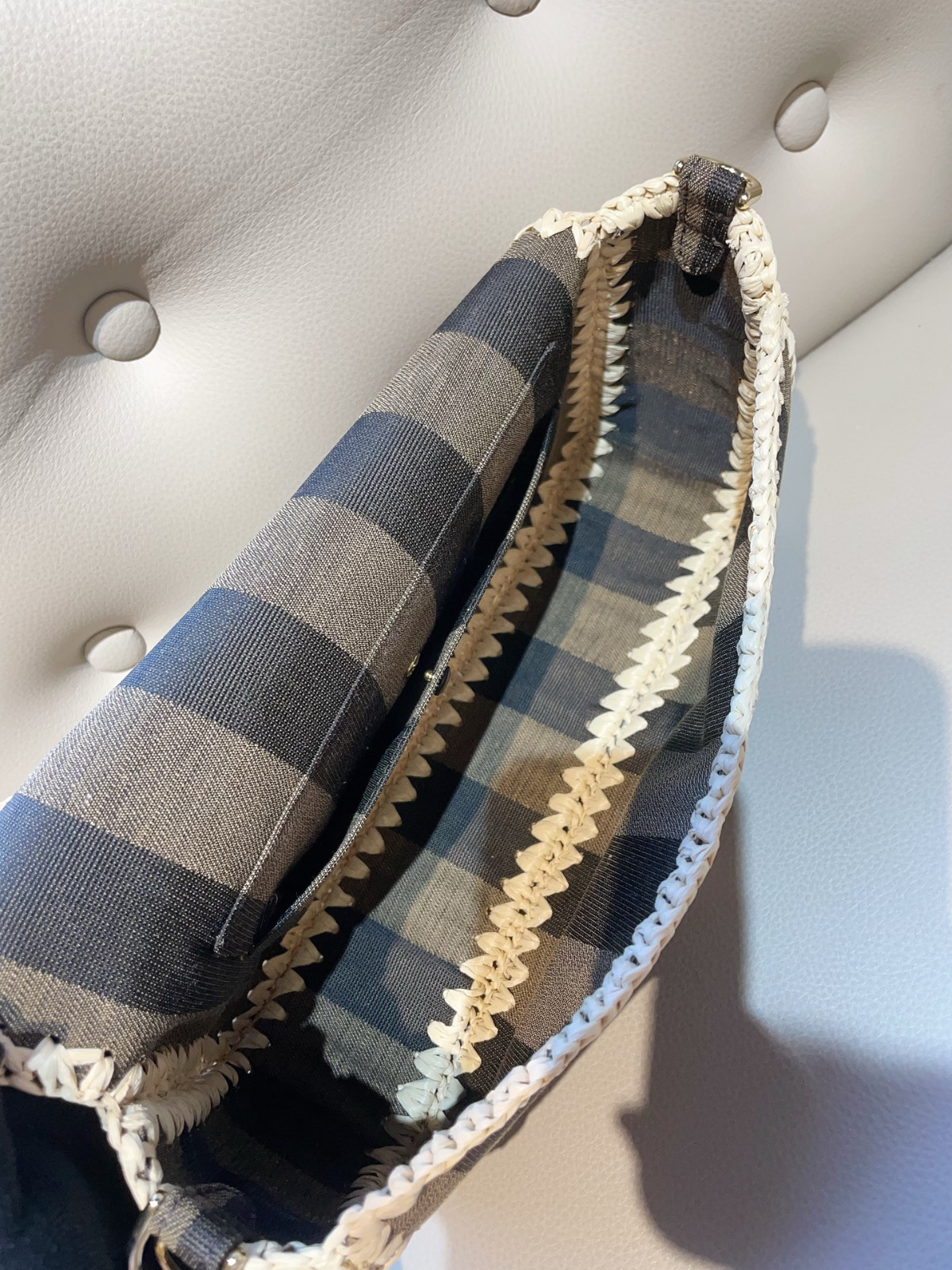 Fendi Medium Raffia Woven Baguette Bag （26×13×7）cm