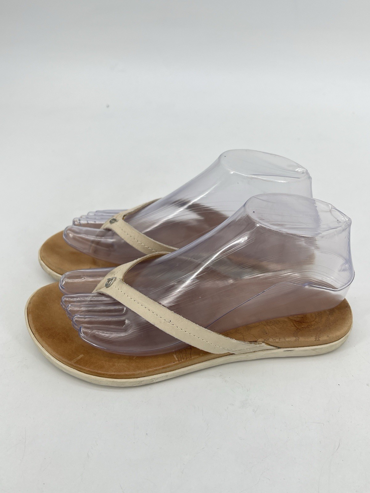 OluKai Honu Flip Flops Womens Size 7 Bright White Golden Sand Leather Sandals