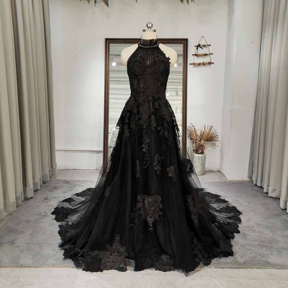 Retro Gothic Wedding Dress Strap Collar Black Lace Sweeping Train Bridal Gown