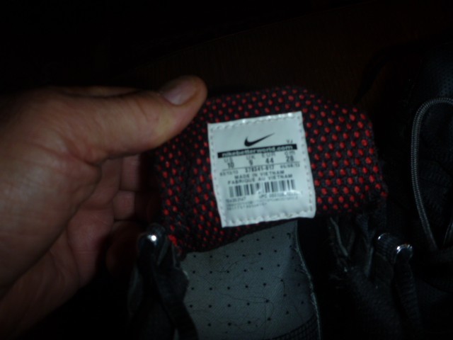 Gently Worn Nike Shox NZ Men’s Black Varsity Red Sneakers Shoes 10 2013