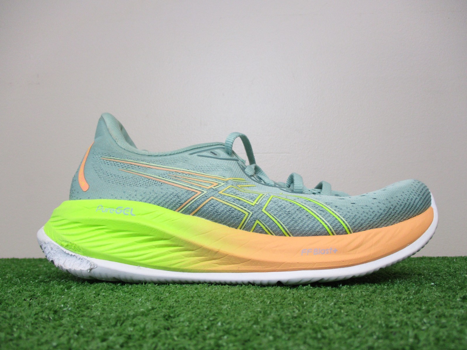 Asics Gel-Cumulus 26 Shoes Womens 9 Light Celadon Safety Yellow Road Running