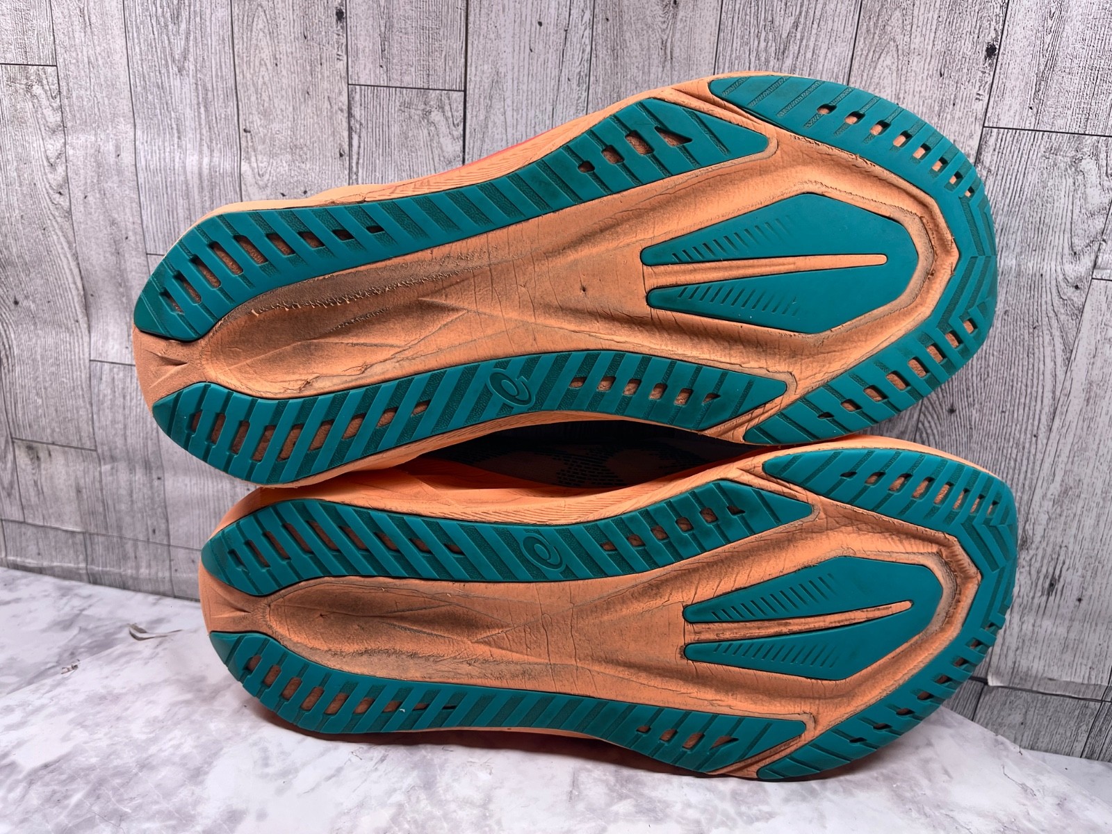 Asics Novoblast 5 Sneakers Men 14M Running Shoes Green Orange Athletic Trainer