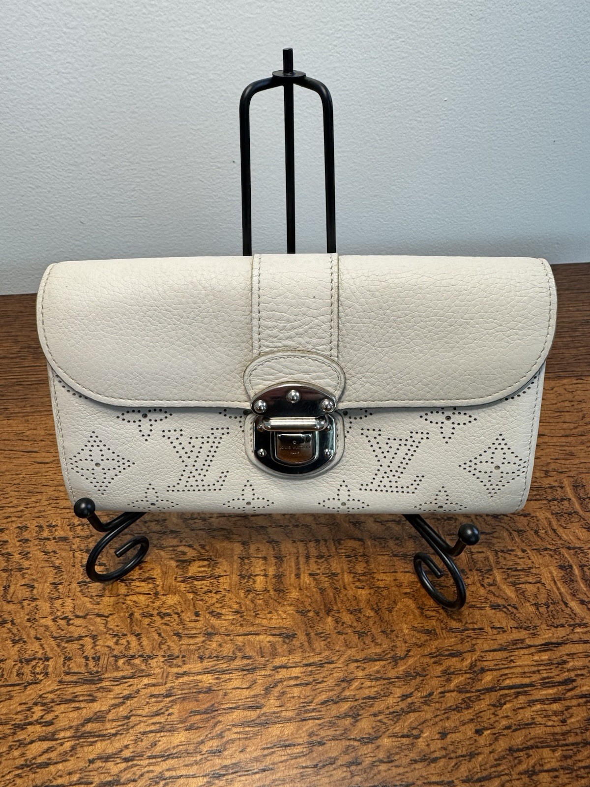 Louis Vuitton Mahina Iris Long Wallet W/Box and COA