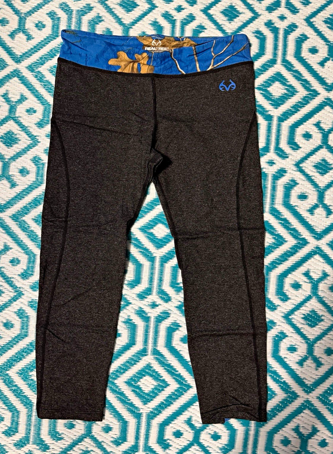 Realtree by Colosseum Women’s Mid Rise Ankle Leggings M Gray Blue Logo