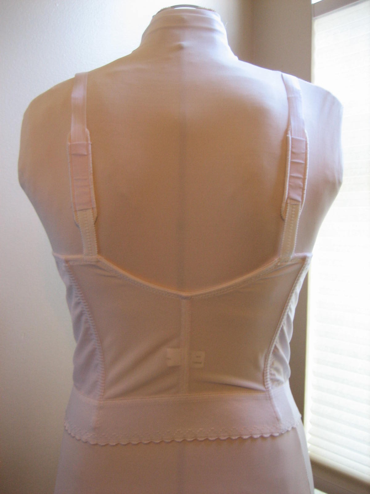 NWT – EXQUISITE FORM White Long Line Bra, 15 Front Hooks – Size 38D