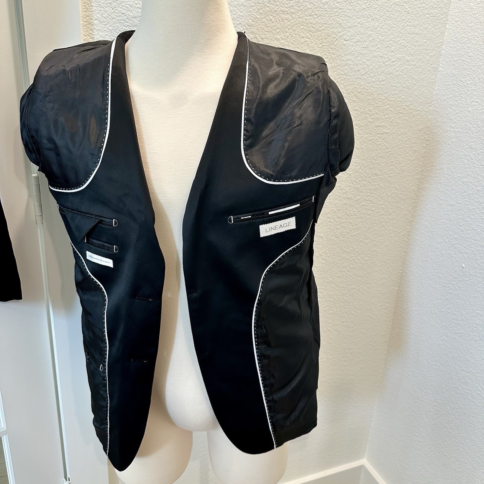 Lineage Men 2-pc Tuxedo Jacket 42S Short Satin Lapels & Pants 34×28″ Black