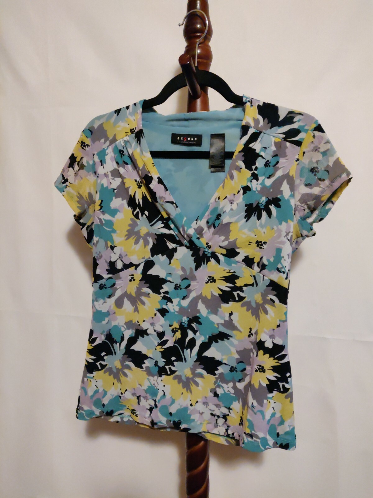 Axcess women’s size L lined top multicolor floral print short sleeve v-neck
