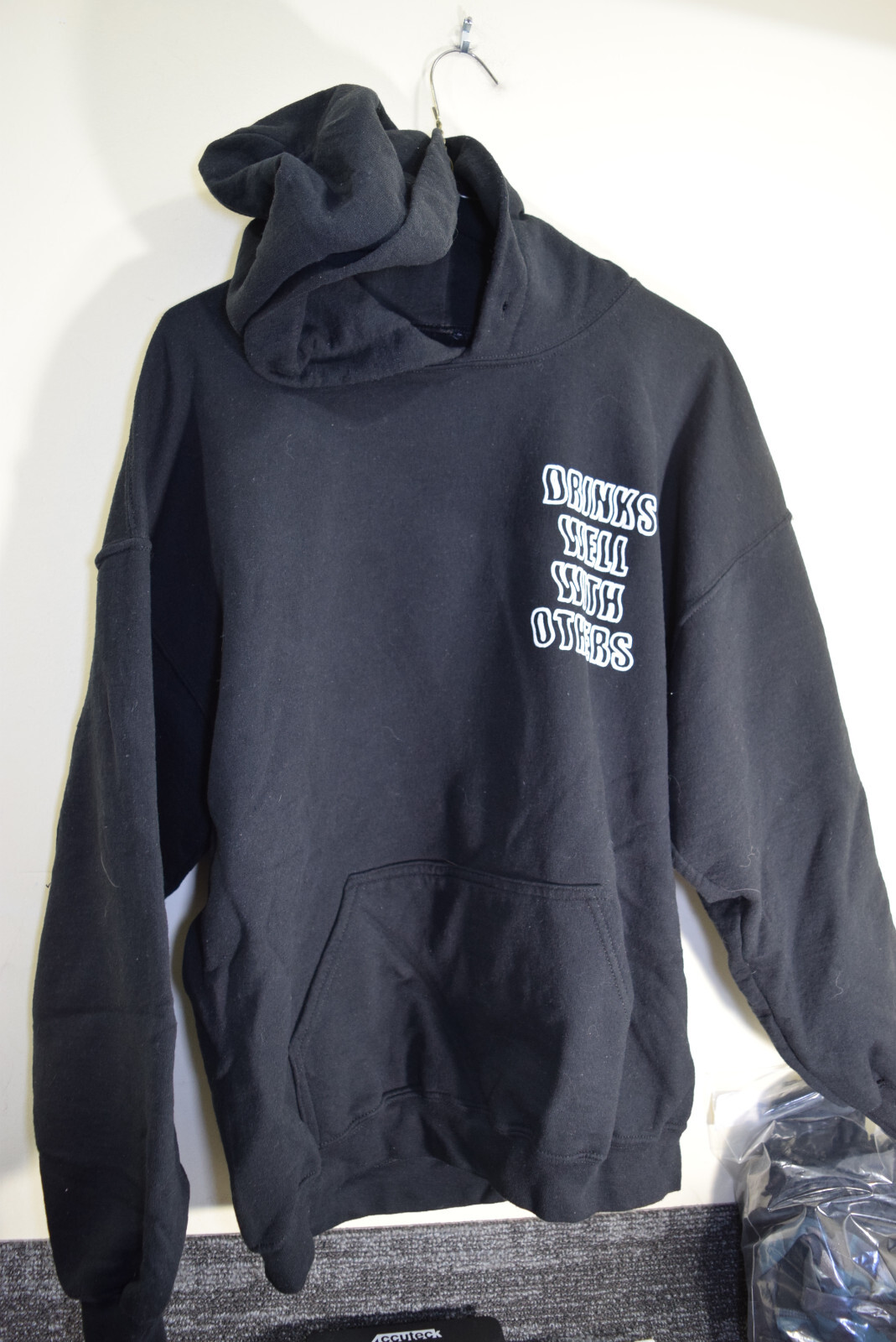 Drinks Well With Others Scooby Script Linda Finegold Hoodie MENS L WORN LOOK