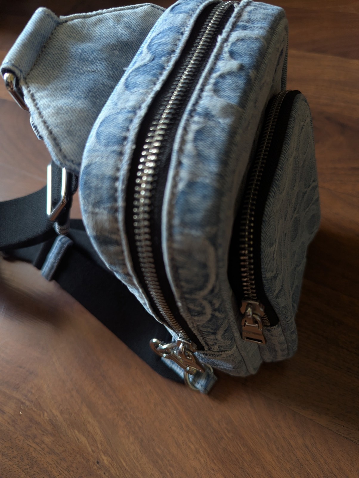 COACH Racer Sling Pack Loved Signature Denim Silver/Light Indigo NWT Authentic