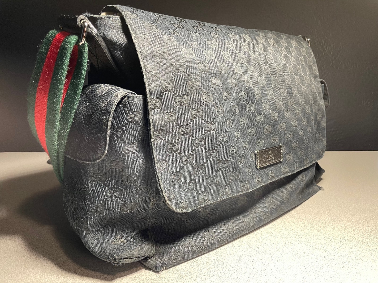 gucci GG monogram jacquard canvas diaper bag red/green strap BLACK