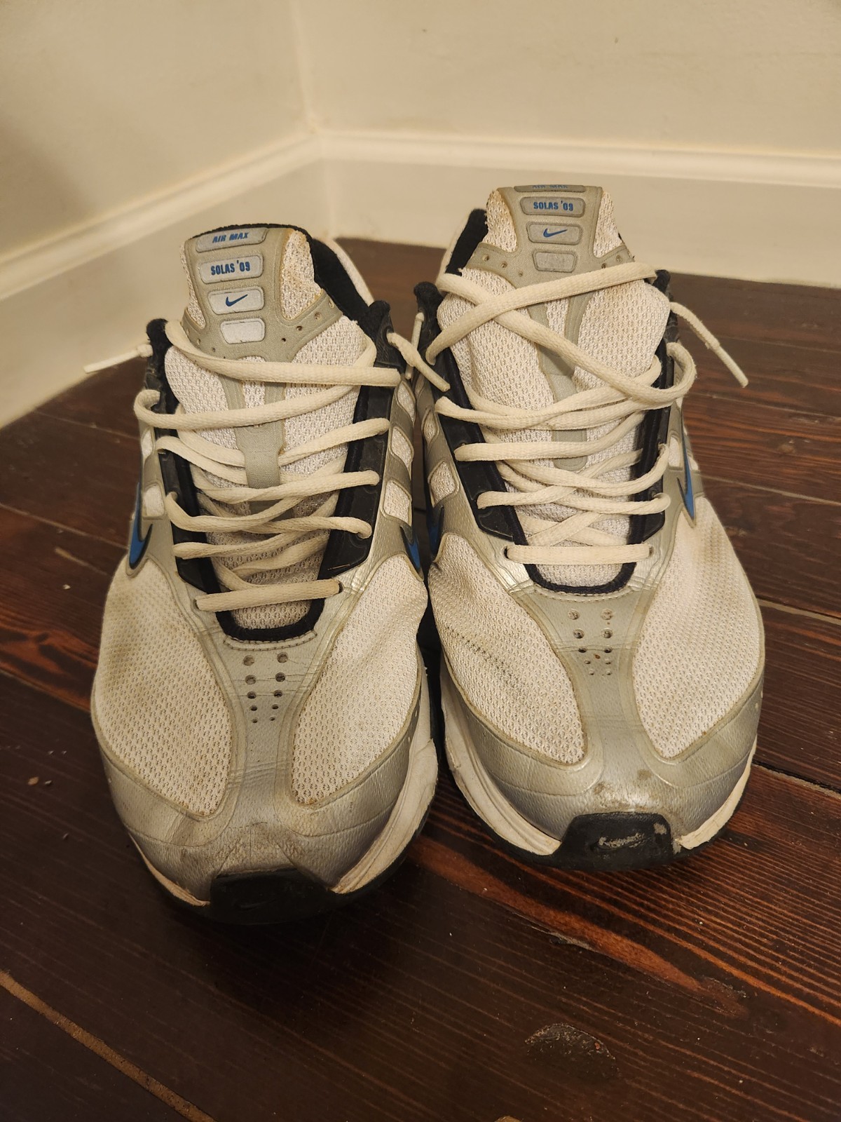 Nike Air Max Solas ’09 Silver/White/Black/Blue Low Top Mesh Sneaker 354824-141