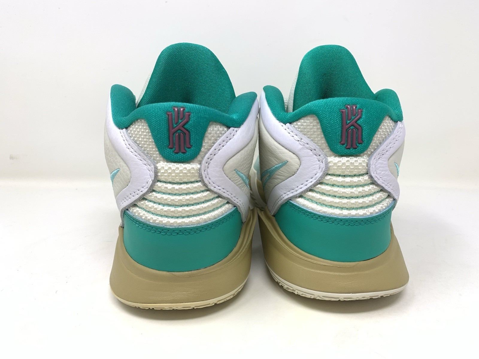 CZ0204 002 Nike Kyrie Infinity x Sue Bird Golden Tribute Keep Sue Size 8 Men’s