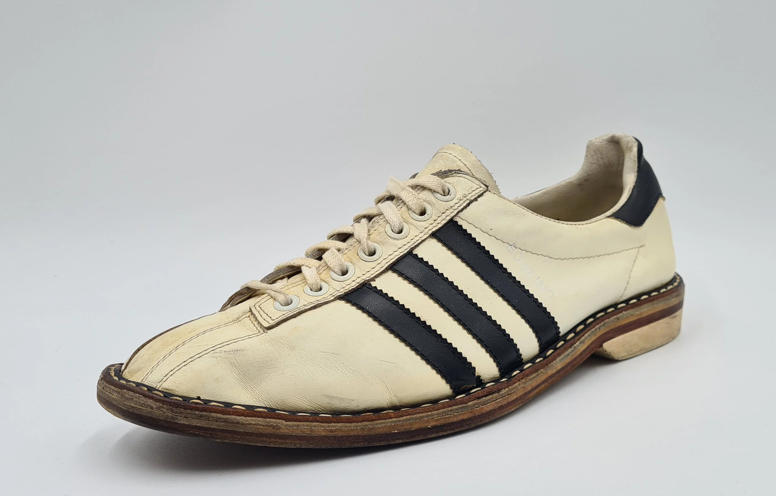 Vintage 1970s Adidas Bowling Yugoslavia Size UK 7 / EUR 40 2/3